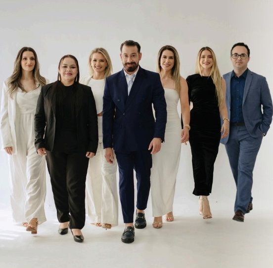 Equipe do Centro Maldonado reunida, com médicos e gestora
