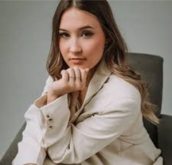 Gabriela Alessi, do Studio AG